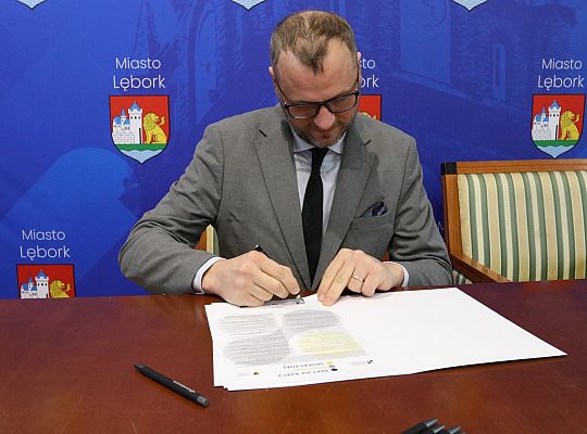 W Lęborku samorządowcy podpisali Pakt na Rzecz 69638