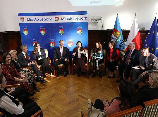 W Lęborku samorządowcy podpisali Pakt na Rzecz 69642