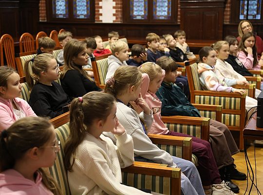 Uczniowie SP1 poznali kulisy pracy Urzędu 69913