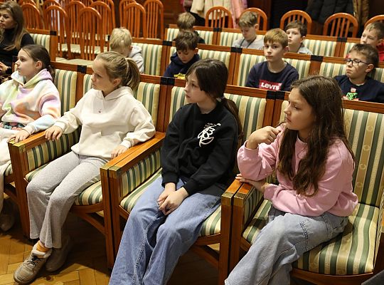 Uczniowie SP1 poznali kulisy pracy Urzędu 69915