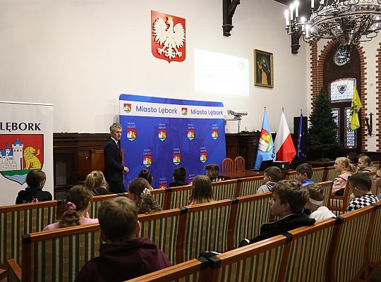 Uczniowie SP1 poznali kulisy pracy Urzędu 69919