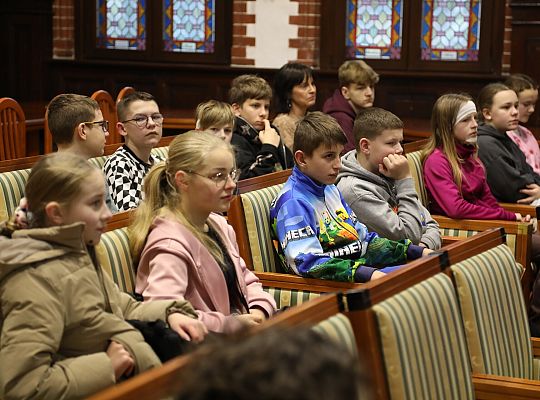 Uczniowie SP1 poznali kulisy pracy Urzędu 69922