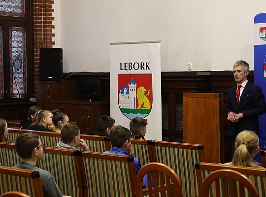 Uczniowie SP1 poznali kulisy pracy Urzędu 69924