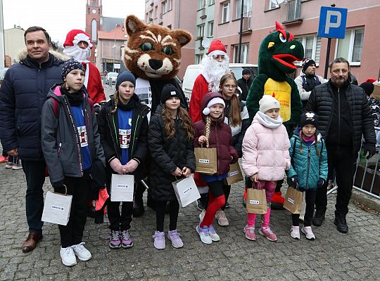 Uczennice z SP7 i uczniowie z Nowej Wsi Lęborskiej 70051