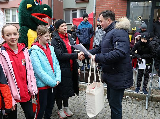 Uczennice z SP7 i uczniowie z Nowej Wsi Lęborskiej 70052