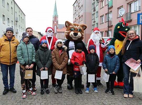 Uczennice z SP7 i uczniowie z Nowej Wsi Lęborskiej 70054