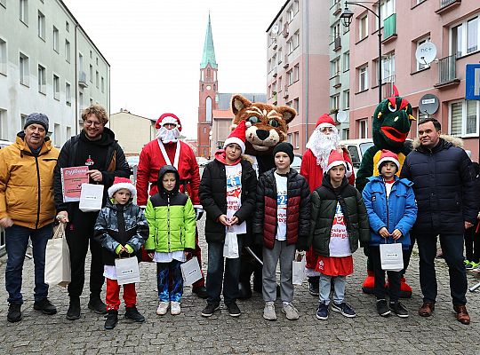 Uczennice z SP7 i uczniowie z Nowej Wsi Lęborskiej 70057