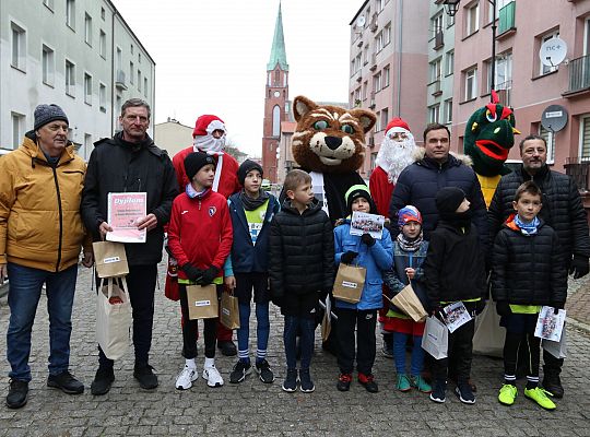 Uczennice z SP7 i uczniowie z Nowej Wsi Lęborskiej 70060