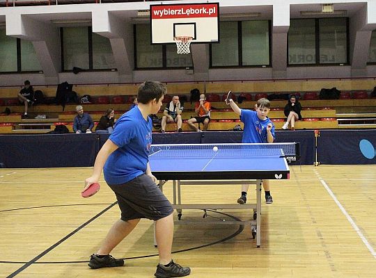 Tenis stołowy łączy pokolenia: od 10 do 83 lat na 70075