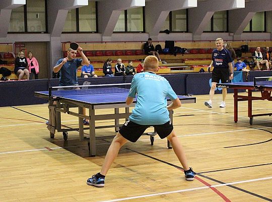 Tenis stołowy łączy pokolenia: od 10 do 83 lat na 70083