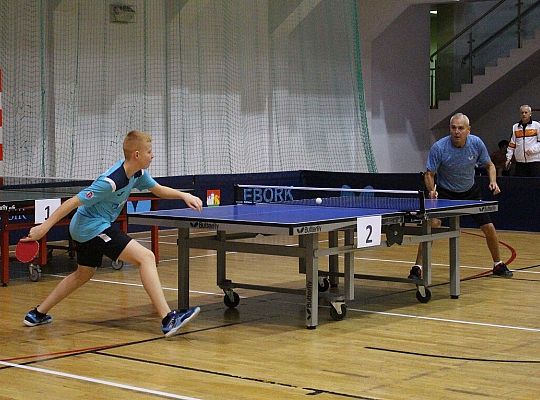 Tenis stołowy łączy pokolenia: od 10 do 83 lat na 70089