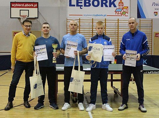 Tenis stołowy łączy pokolenia: od 10 do 83 lat na 70095