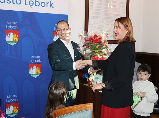 Kolędowanie burmistrza z przedszkolakami 70527