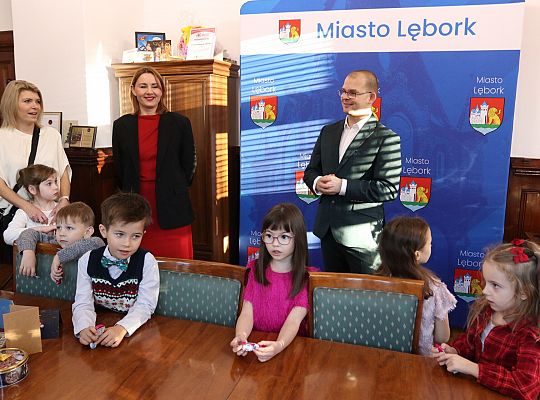 Kolędowanie burmistrza z przedszkolakami 70533