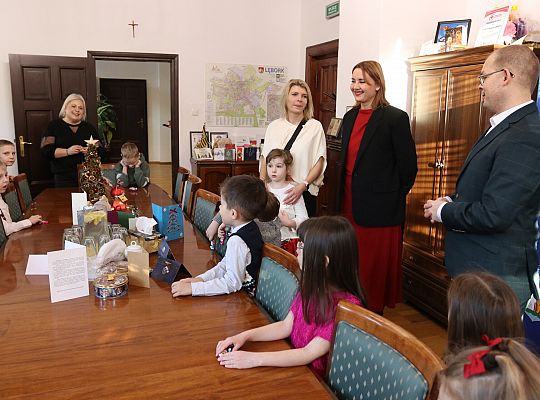 Kolędowanie burmistrza z przedszkolakami 70534