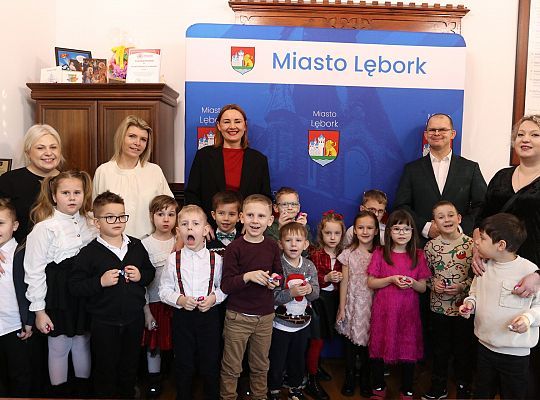 Kolędowanie burmistrza z przedszkolakami 70526