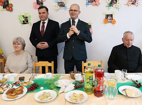 Wigilijne spotkanie z seniorami w Bazie 70584