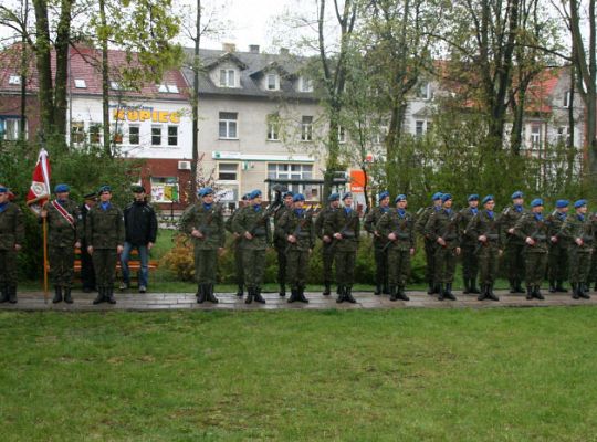 Święto Konstytucji 3 Maja wśród narodowych flag i 2177