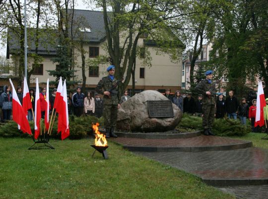 Święto Konstytucji 3 Maja wśród narodowych flag i 2176