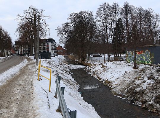 Koparki w akcji. Kruszenie grubego lodu na rzece 71472