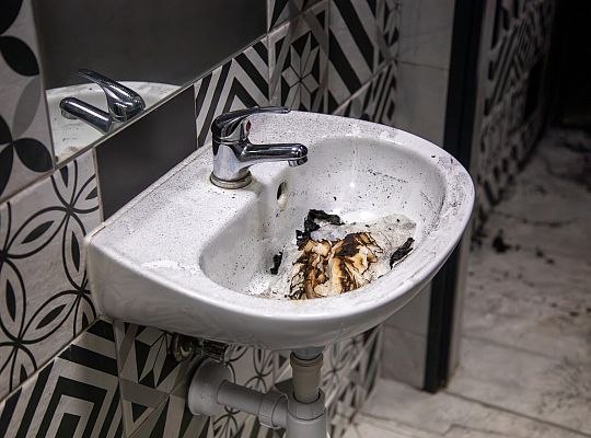 Pożar w publicznej toalecie – szybkie działania 71495