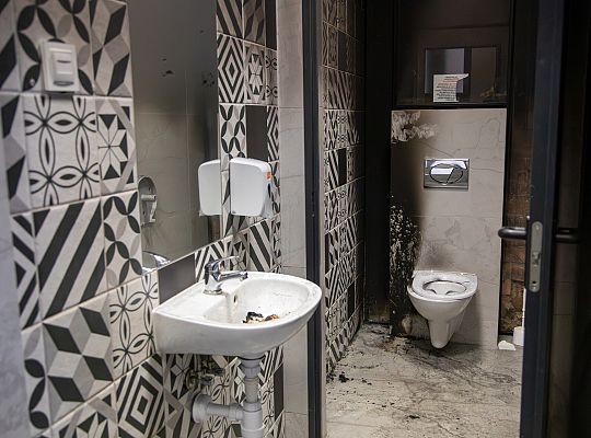 Pożar w publicznej toalecie – szybkie działania 71499