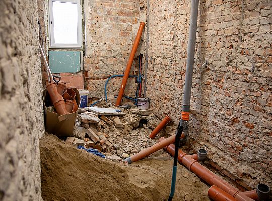 Toalety bez barier w lęborskich szkołach - SP1 już 71514