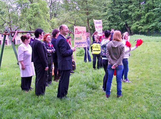 Burmistrz Lęborka odwiedził dzieci z lwem - 2337