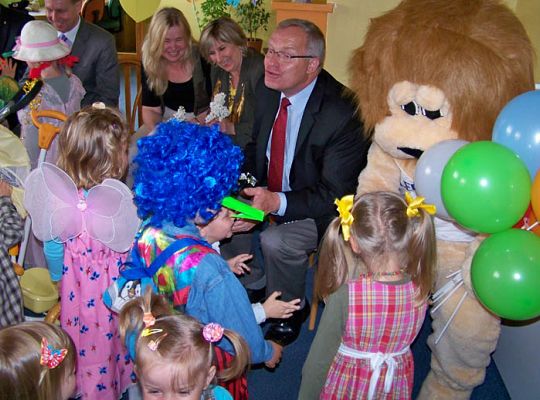 Burmistrz Lęborka odwiedził dzieci z lwem - 2339