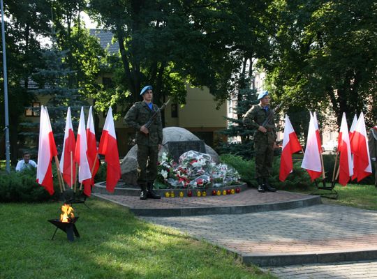 Apel Pamięci i salwa honorowa w Święto Wojska 2572