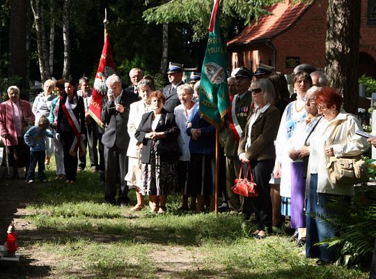 Znicze pamięci w 71. rocznicę wybuchu II wojny 2654