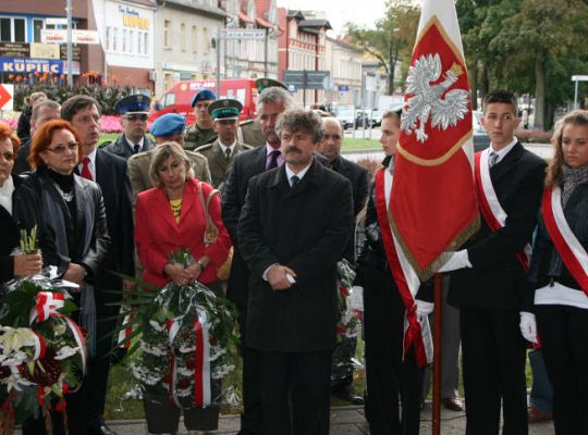 Dzień Sybiraka w Lęborku - wiązanki kwiatów, 2674