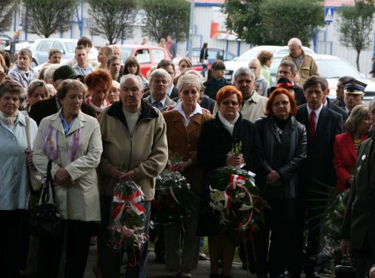 Dzień Sybiraka w Lęborku - wiązanki kwiatów, 2676