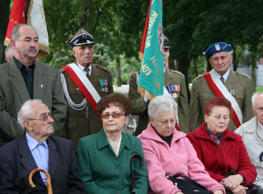 Dzień Sybiraka w Lęborku - wiązanki kwiatów, 2675