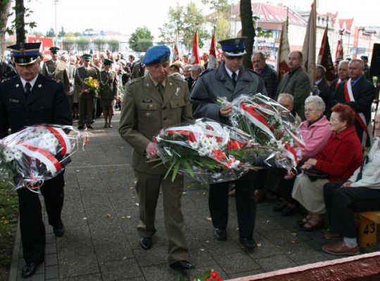 Dzień Sybiraka w Lęborku - wiązanki kwiatów, 2684