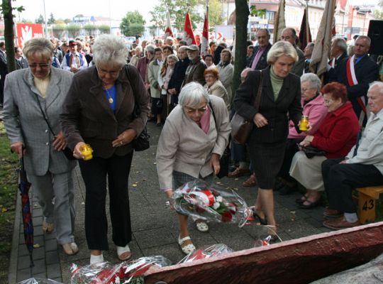 Dzień Sybiraka w Lęborku - wiązanki kwiatów, 2687