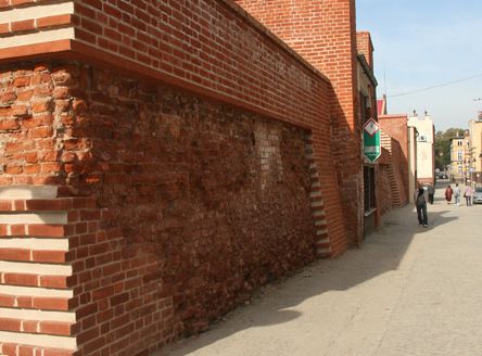 Mury, baszty i uliczki - ożywianie historycznego 2750