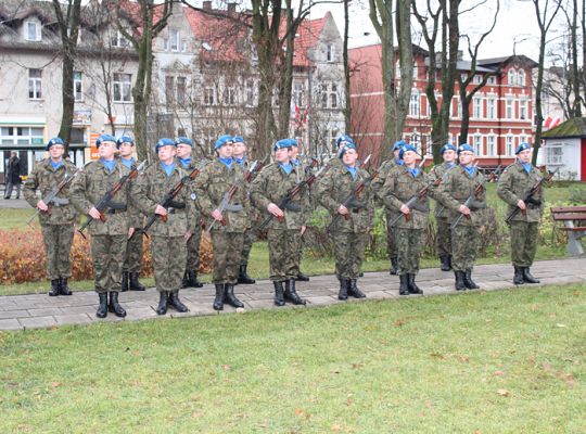 Święto Niepodległości - kwiaty, znicze i pieśni 2806