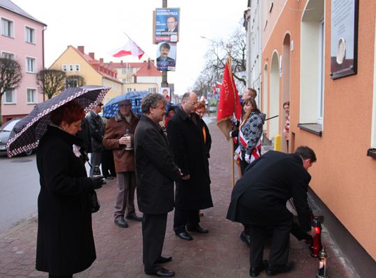 Święto Niepodległości - kwiaty, znicze i pieśni 2804