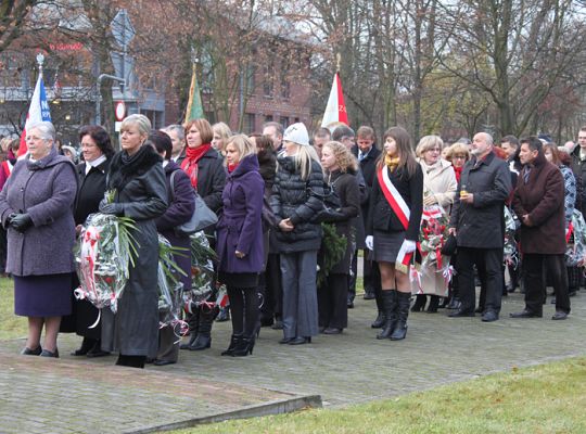 Święto Niepodległości - kwiaty, znicze i pieśni 2814