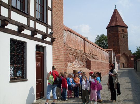 Przedszkolaki na szlaku średniowiecznych obwarowań 3177
