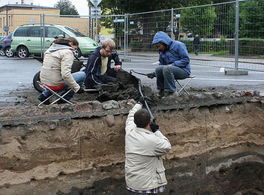 Prace archeologiczne. Tablica wszystko wyjaśni 3745