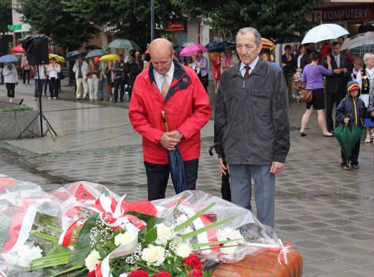 W hołdzie bohaterom i ofiarom II wojny światowej  5032