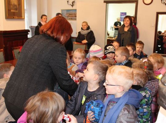 Przedszkolaki z życzeniami w Ratuszu 5457
