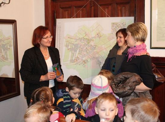 Przedszkolaki z życzeniami w Ratuszu 5459