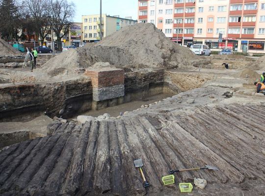 Prace archeologiczne na Placu Pokoju 5574