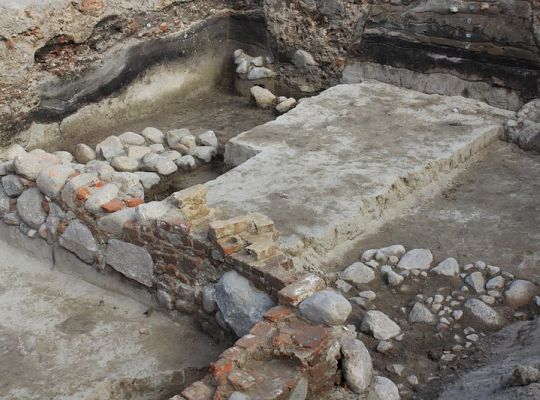 Prace archeologiczne na Placu Pokoju 5570
