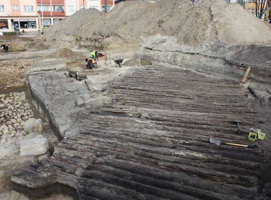 Prace archeologiczne na Placu Pokoju 5575