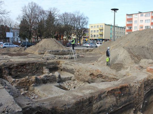 Prace archeologiczne na Placu Pokoju 5576