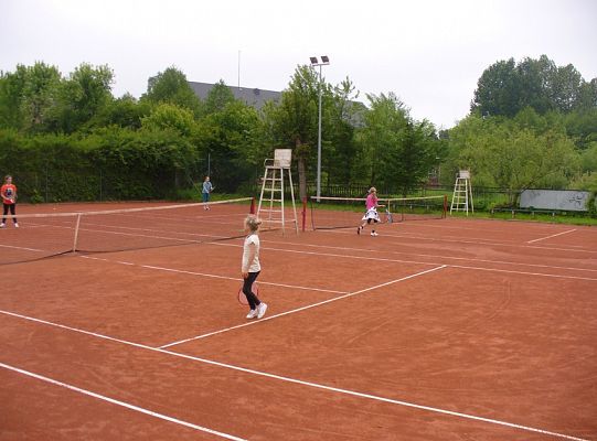 Młodzież grała w tenisa 5715